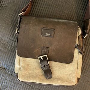 Mens Tumi man bag! Beautiful Timmy men’s bag. Very stylish and looks almost new